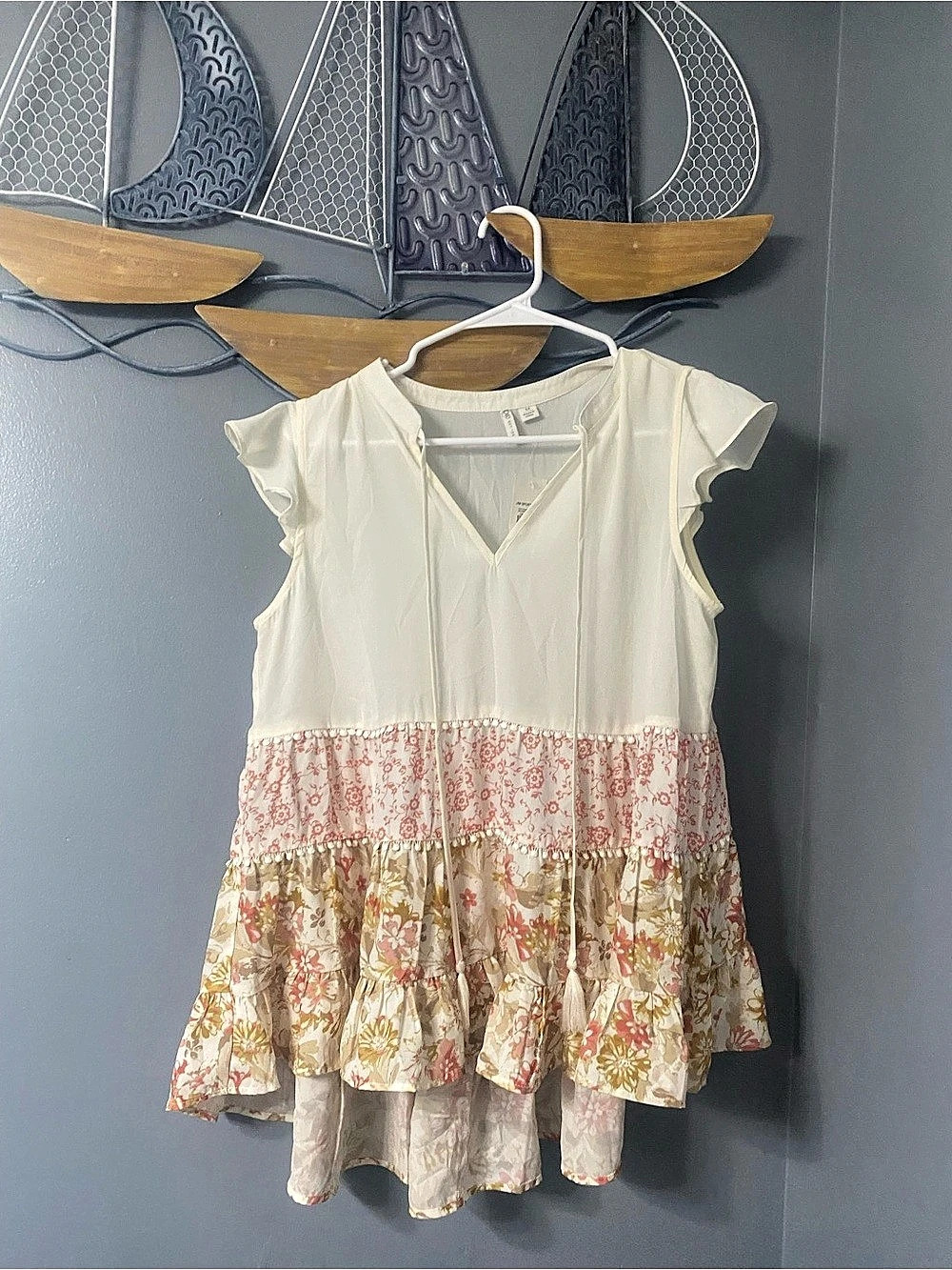 Cato  Floral blouse with ruffles  in Cream & Pink Size Medium NWT